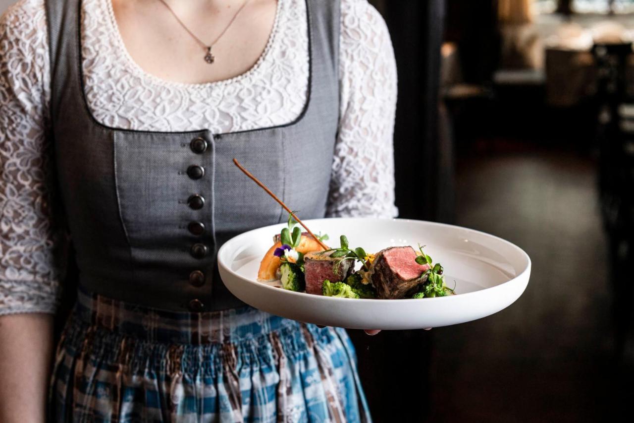 Romantik & Restaurant Stafler 4*