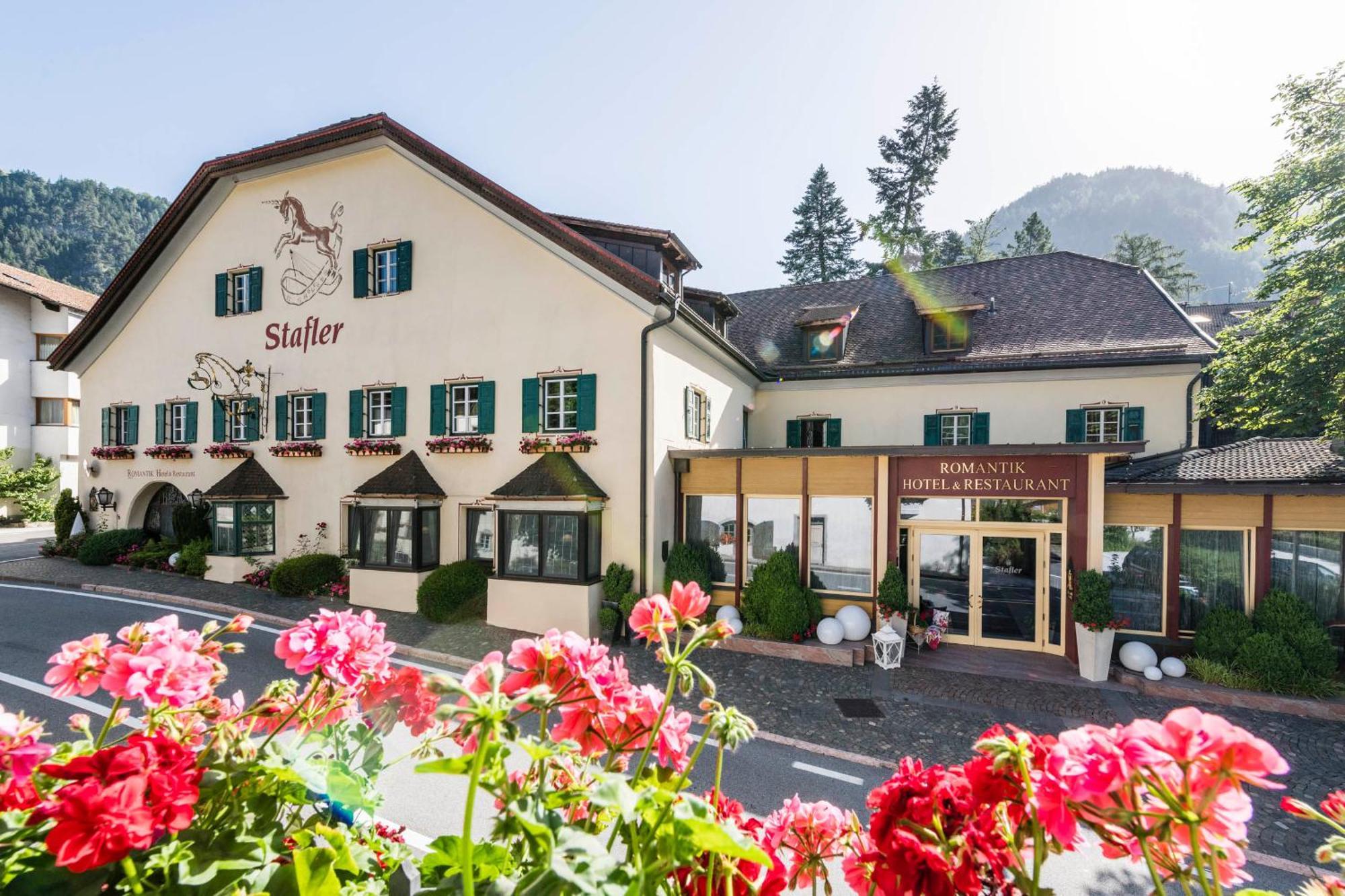 Romantik & Restaurant Stafler 4*